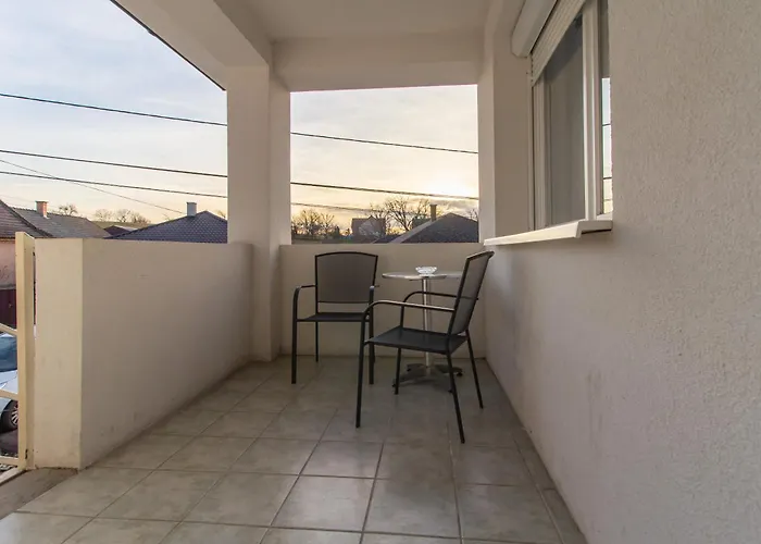 Deli Terasz C Apartman Free Parking, Self-Check-In Anytime