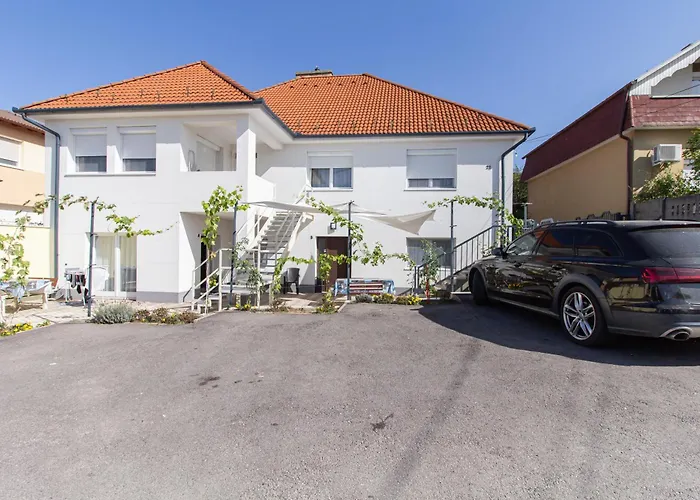 Deli Terasz C Apartman Free Parking, Self-Check-In Anytime
