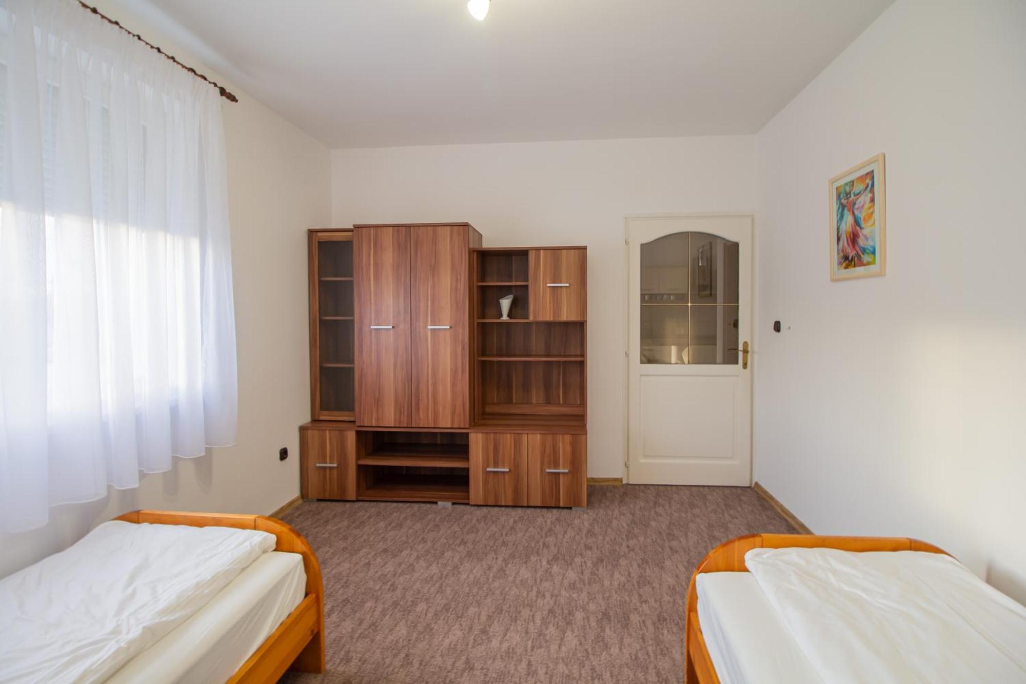 Deli Terasz C Free Parking, Self-check-in Anytime Apartment