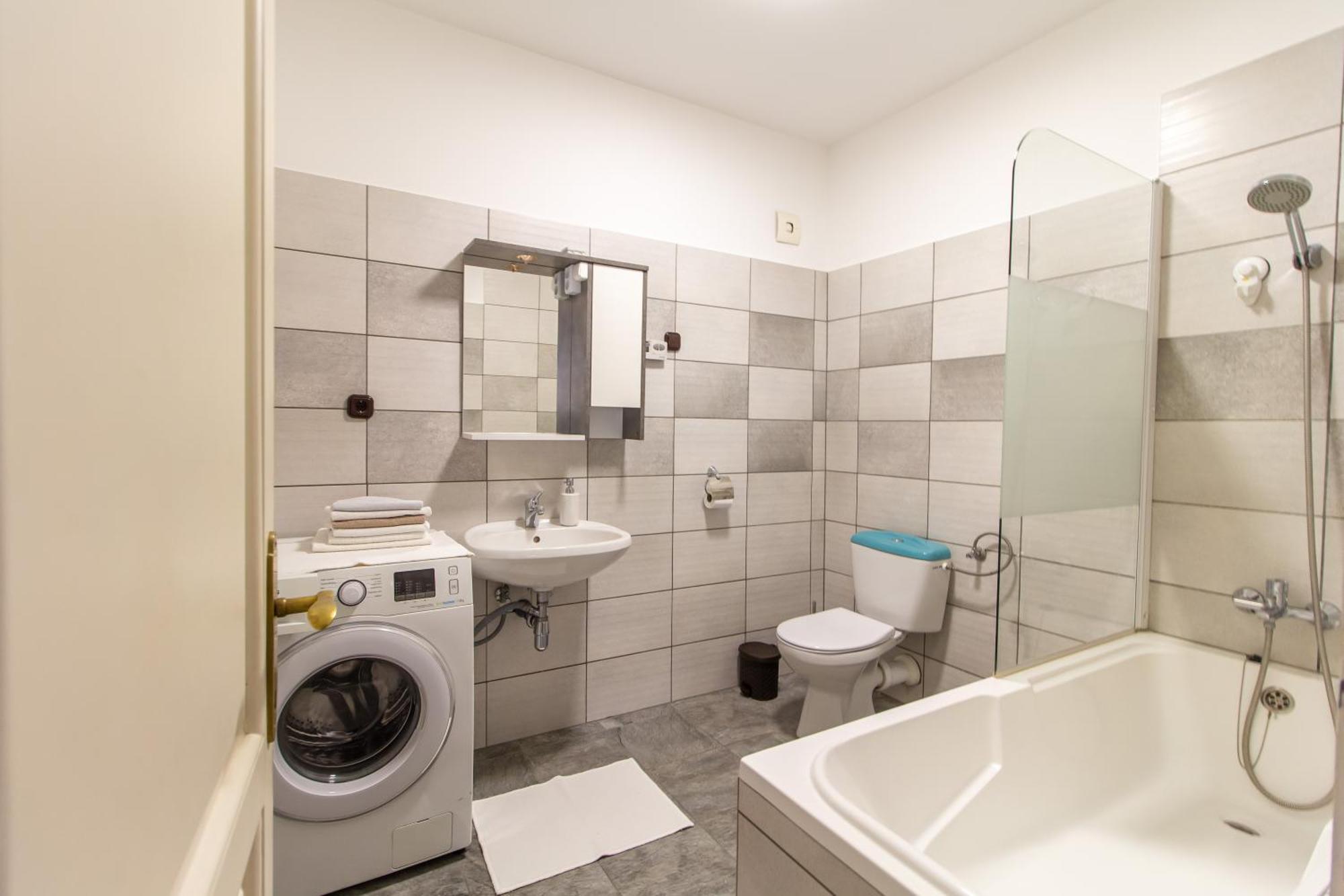 Apartment Deli Terasz C Free Parking, Self-check-in Anytime Gyor
